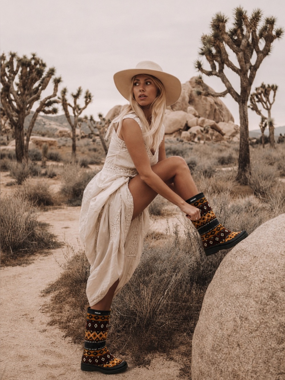 Mukluks Aztec Pattern Boots Size 9